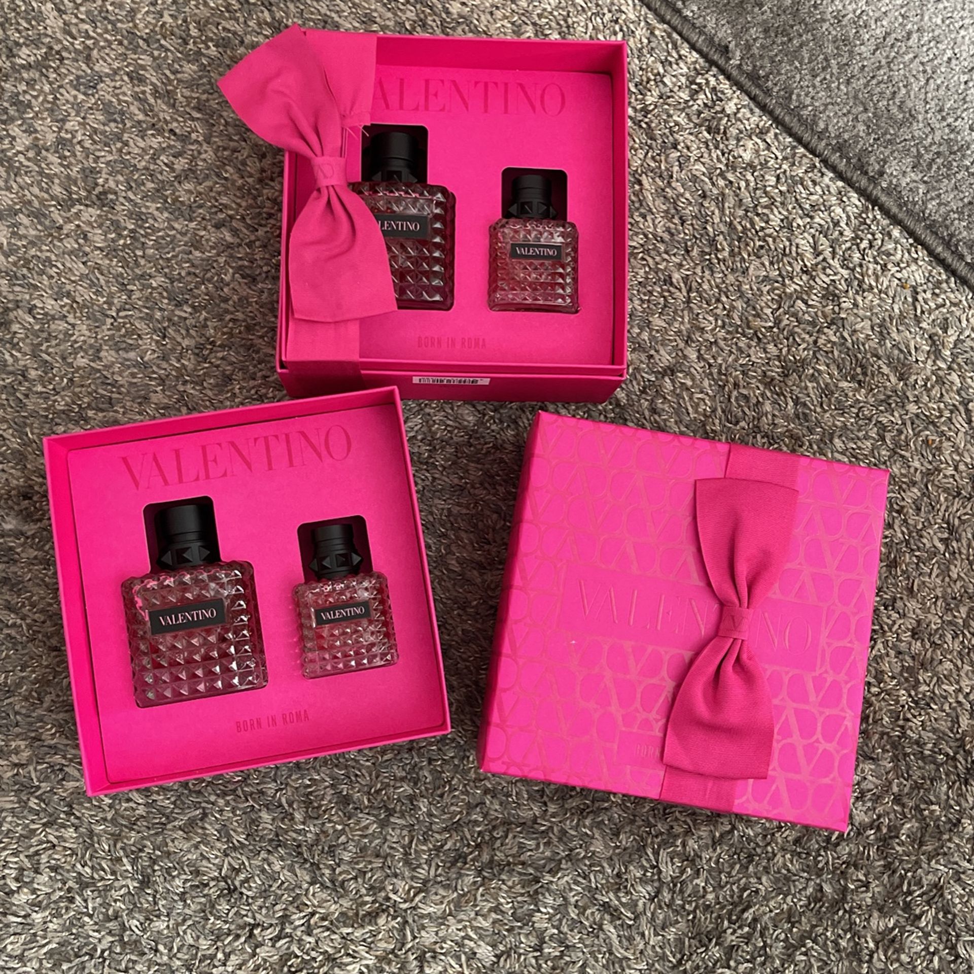 Valentino Pink -Born In Roma Set 🎁👌full Size $180