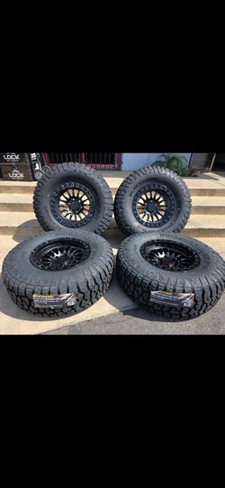 17" LOCK Trail w/ 35x12.50R17 RT