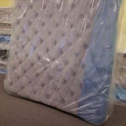 100% NEW King Size Mattresses! Classic Style $440, Pillow Top $570