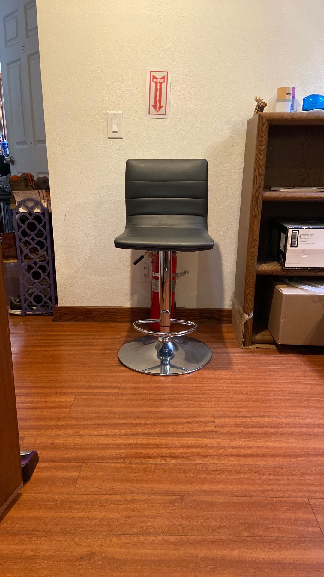 Bar Stool/Adjustable Chair