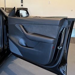 2022 Tesla Model Y Passenger Front Door Panels