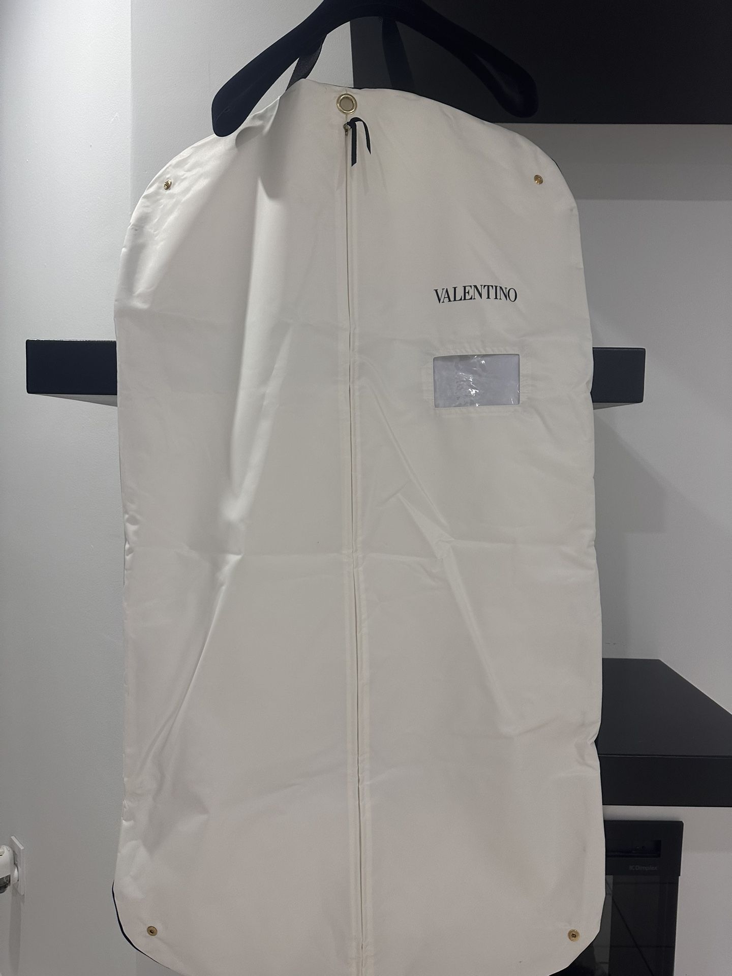 VALENTINO AUTHENTIC 42"x23" COVER,WATERPROOF, ZIPPERED TRAVEL BAG, STORING SUITS