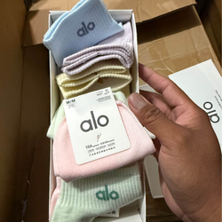 Calcetas y gorras alo