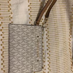 Micheal Kors Wristlet