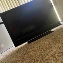 VIZIO “32”