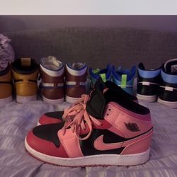 WOMENS JORDAN SHOES 1 CORAL CHALK SIZE 8.5 PINK/CORAL/BUBBLEGUM/ BLACK W/LACES