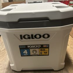Igloo Cooler On Wheels 4 Quarts 
