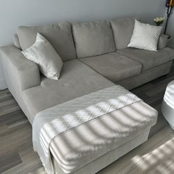 Sectional Couch with Reversible Chaise