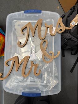 Mr & Mrs Sign