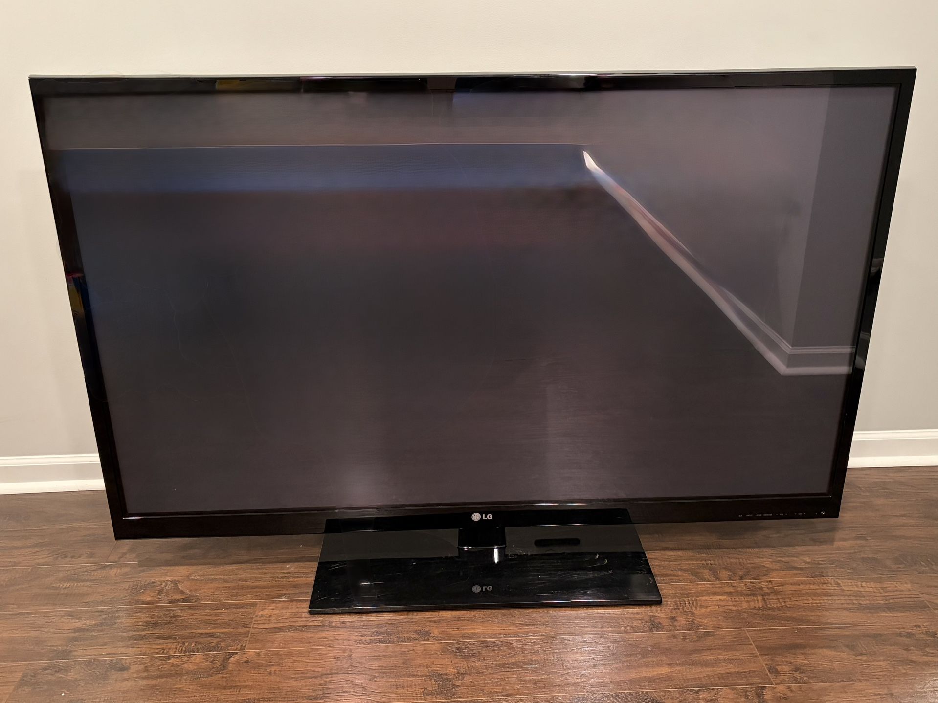 LG 60” 1080P 3D-Ready PLASMA  TV (model 60PZ550) + 2pair 3D Glasses + 3D Blu-Ray