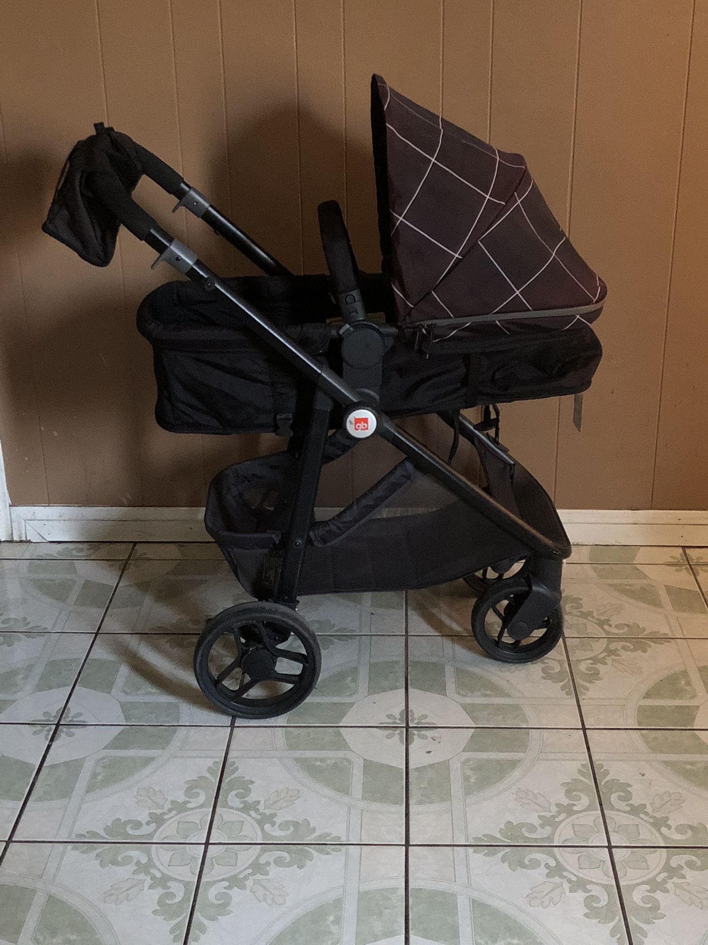GB STROLLER AND BASSINET 2 IN 1
