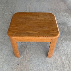 Mesa De Centro 26X22X20   $15.00