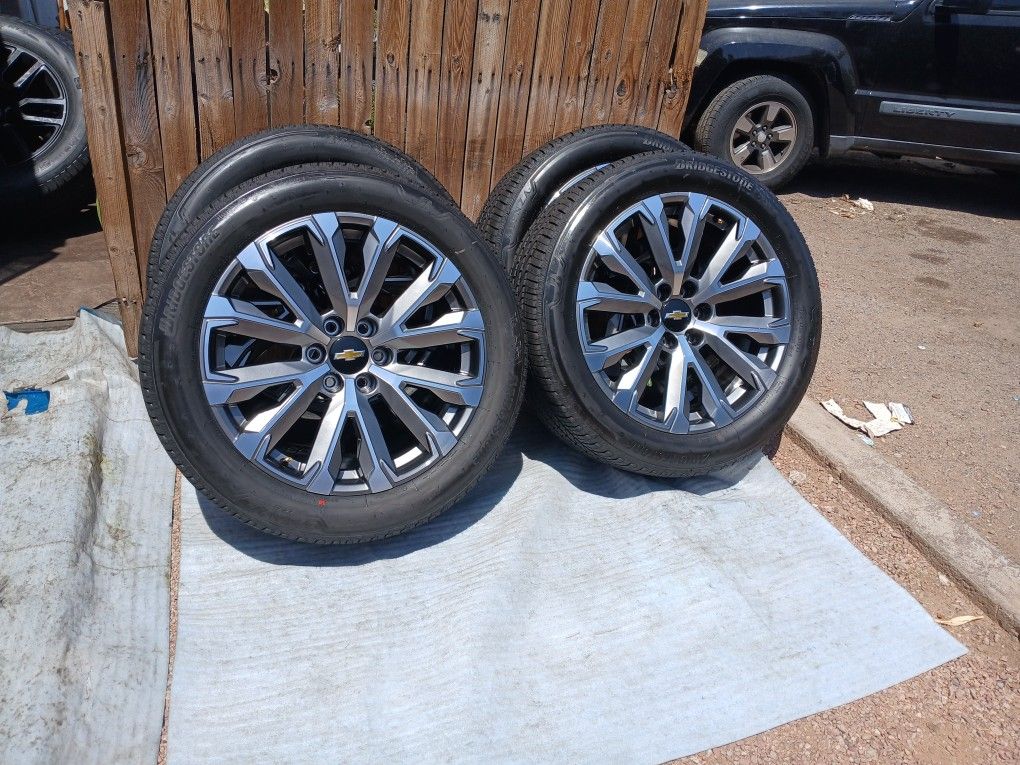 2025 NEW OEM ORIGINAL TAKEOFFS CHEVY SUBURBAN HIGH COUNTRY 22 INCH TIRES BRIDGESTONE NEW 100 % $ 2175