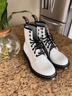 White Doc Martens Boots – Size 7 Women’s (US)