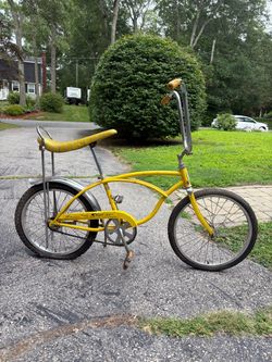 Vintage Schwinn Deluxe Sting-Ray Lemon Peel Bike