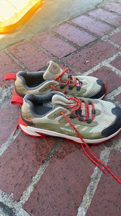 Merrell shoes size 4