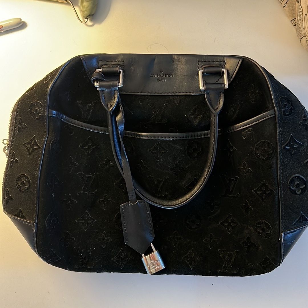 RARE LOUIS VUITTON Deauville Monogram Tuffetage Bag (Collection Prefall)  for Sale in Los Angeles, CA - OfferUp