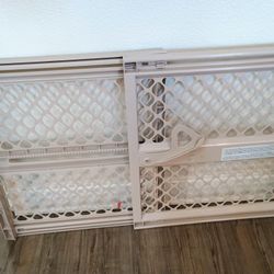 3 And 1/2 Ft Plastic Child Gate