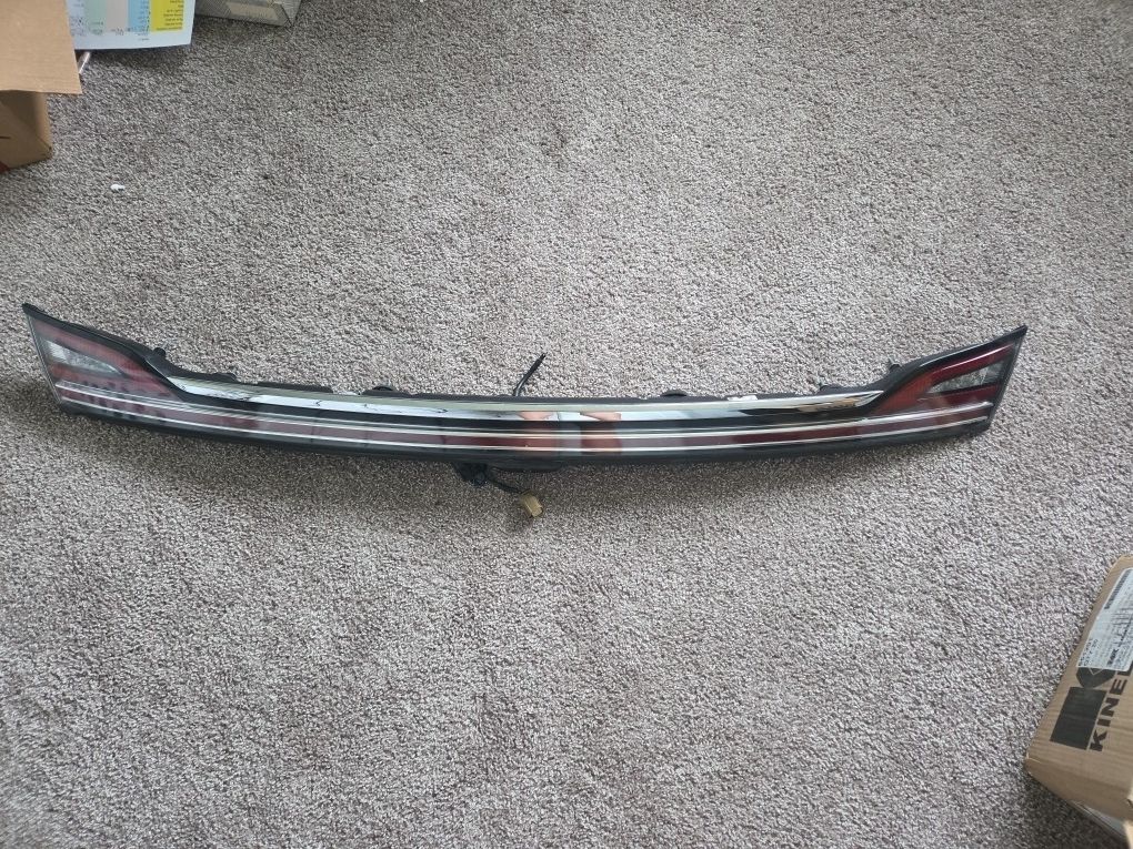 19-20 LINCOLN NAUTILUS CENTER LID GATE LED TAIL LIGHT KA1B13A565A w/camera