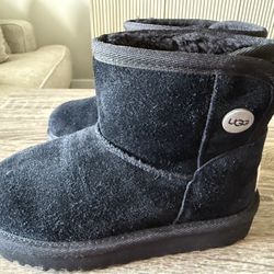 Kids UGG. Black