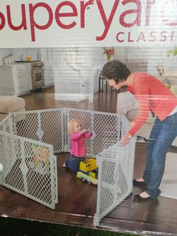 Baby's play pen