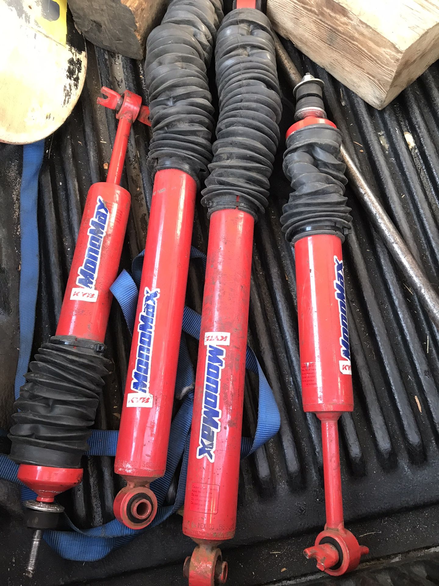 Mono Max Shocks Set $100 Obo