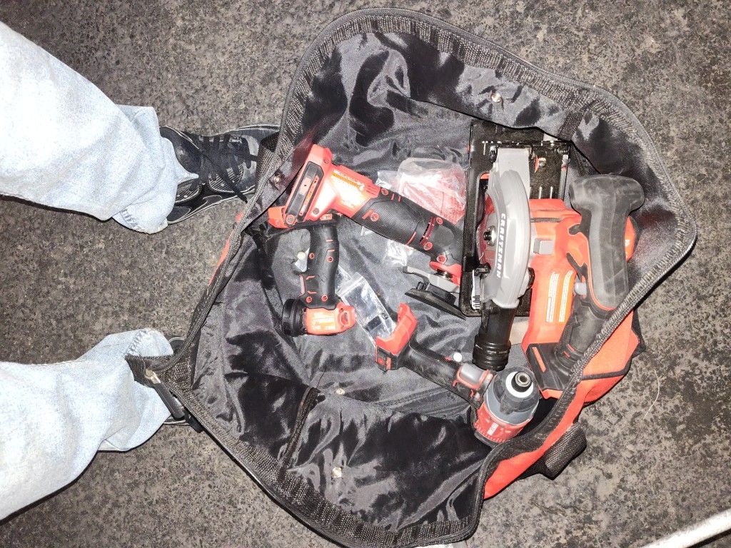 Craftsman Tool Set Very Nice Only Needs A Battery Charger