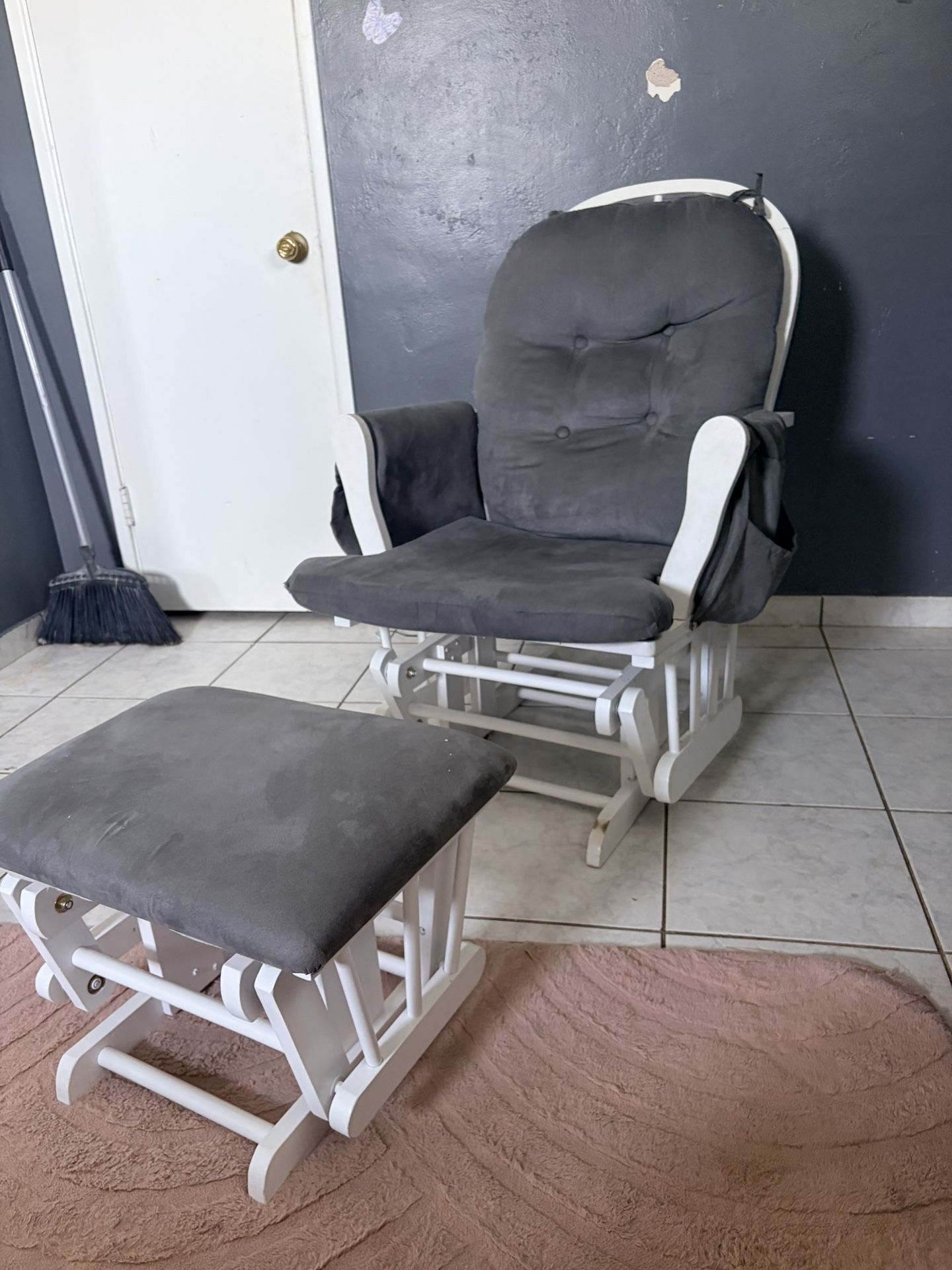 Rocking Chair With Ottoman