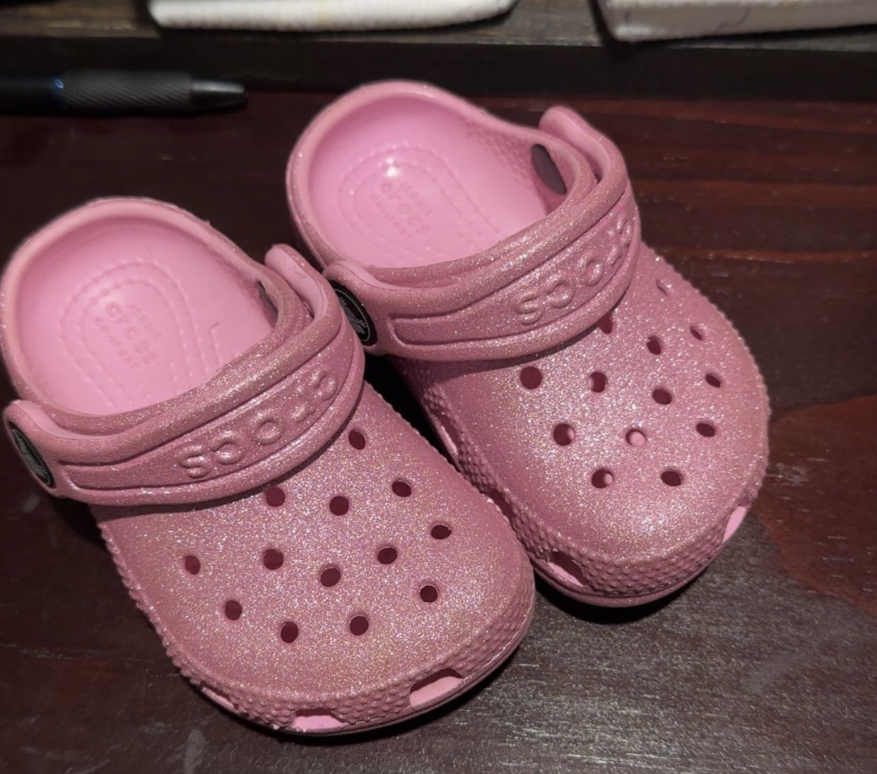 Child’s Crocs Size 5