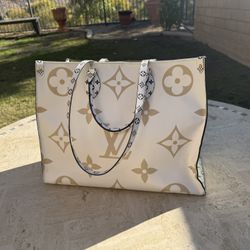Louis Vuitton OnTheGo Cream/Green