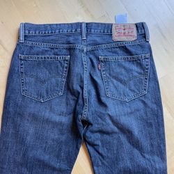 Levi’s men’s jeans medium wash 511size 34/30 slim fit Jean. 