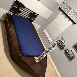 Twin Size Sailboat Bed With Mattress