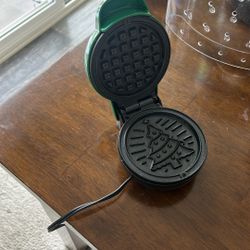 Mini waffle maker