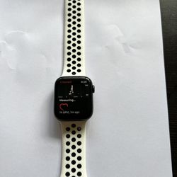 Great Condition Apple Watch 5 