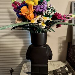 LEGO Flower Bouquet, Wildflowers, and Minifigure Vase