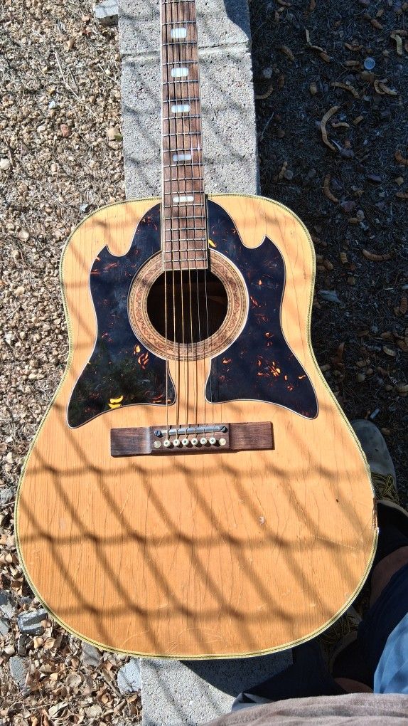 Guitar USED.