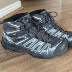 Waterproof Solomon Hiking Boots - Women’s 11, Men’s 9.5