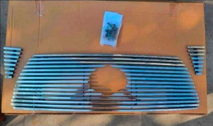05-11 Toyota Tacoma Front Overlay Grille
Parilla