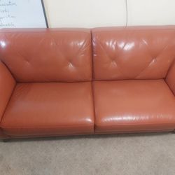 LIMITED TIMED SALE Geogeous 2-seatee ORANGE COLOR Leathe Couch - Like NEW !