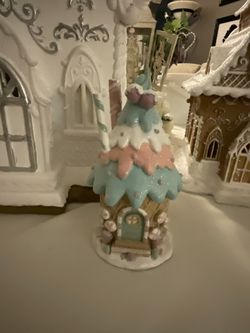 NEW  SUGARED WAFFLE GINGERBREAD HOUSE PASTEL
