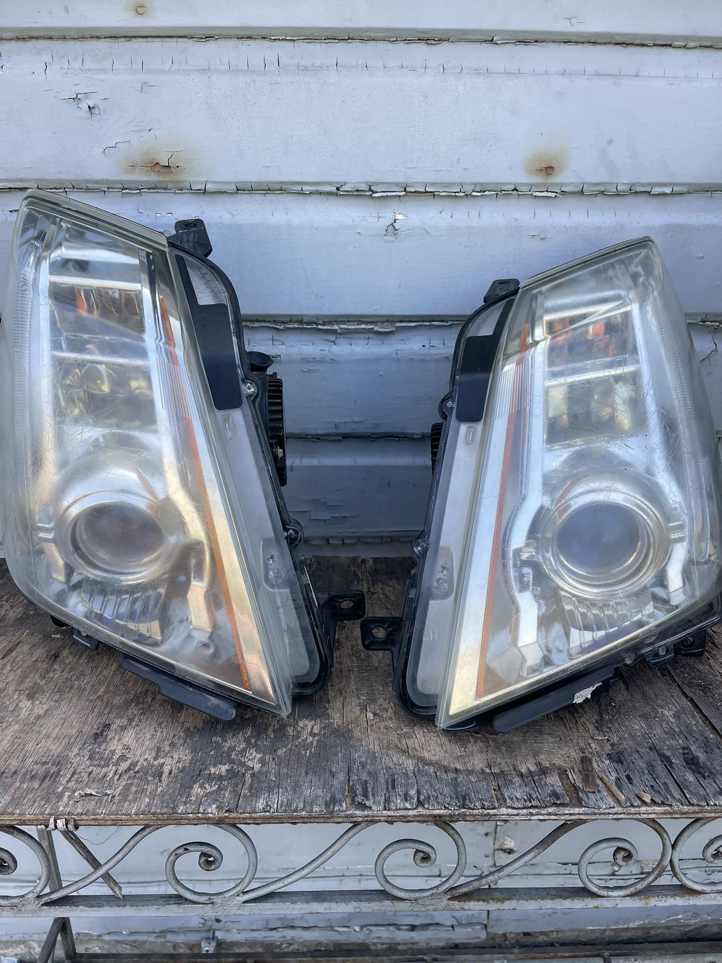 Cadillac CTS Headlights