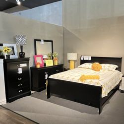 Black 4PC Queen Bedroom Set