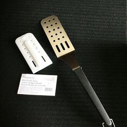 Pamper the  Master BBQ Chef in you life, With The Pampered Chef Flexible BBQ turner #2694 Perfect for the BBQ Chef  Master out there!!!