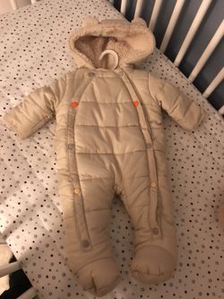 Baby snow clothes 3/6 months