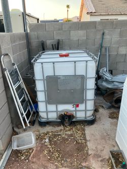 275 Gallon IBC Tote Water Storage Tank – Food Grade Container w/ Metal Cage