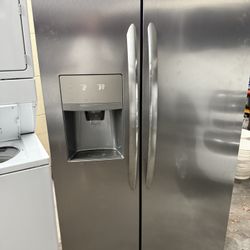 Frigidaire Side by Side Refrigerator Works Great