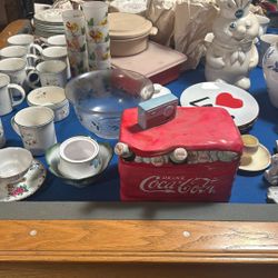 Collectibles Precious Moments, Porcelain Doll PfaltzCraft Dishes