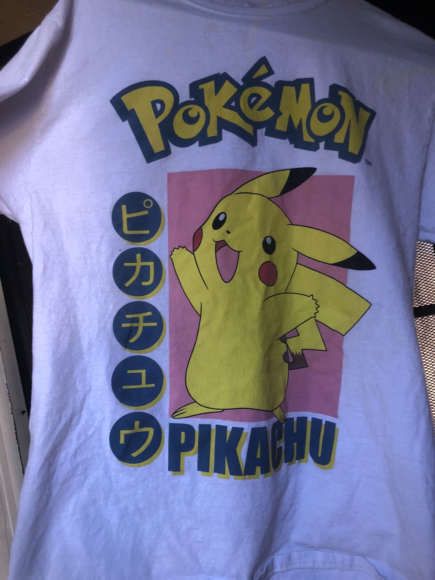 Pokémon Picachu Shirt Size M