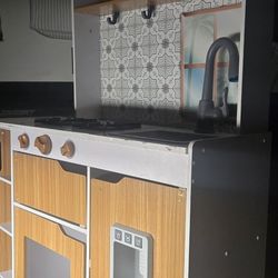 FREE Kids Play Kitchen