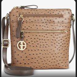 Bernini Sling Purse. Lots Of Pockets 